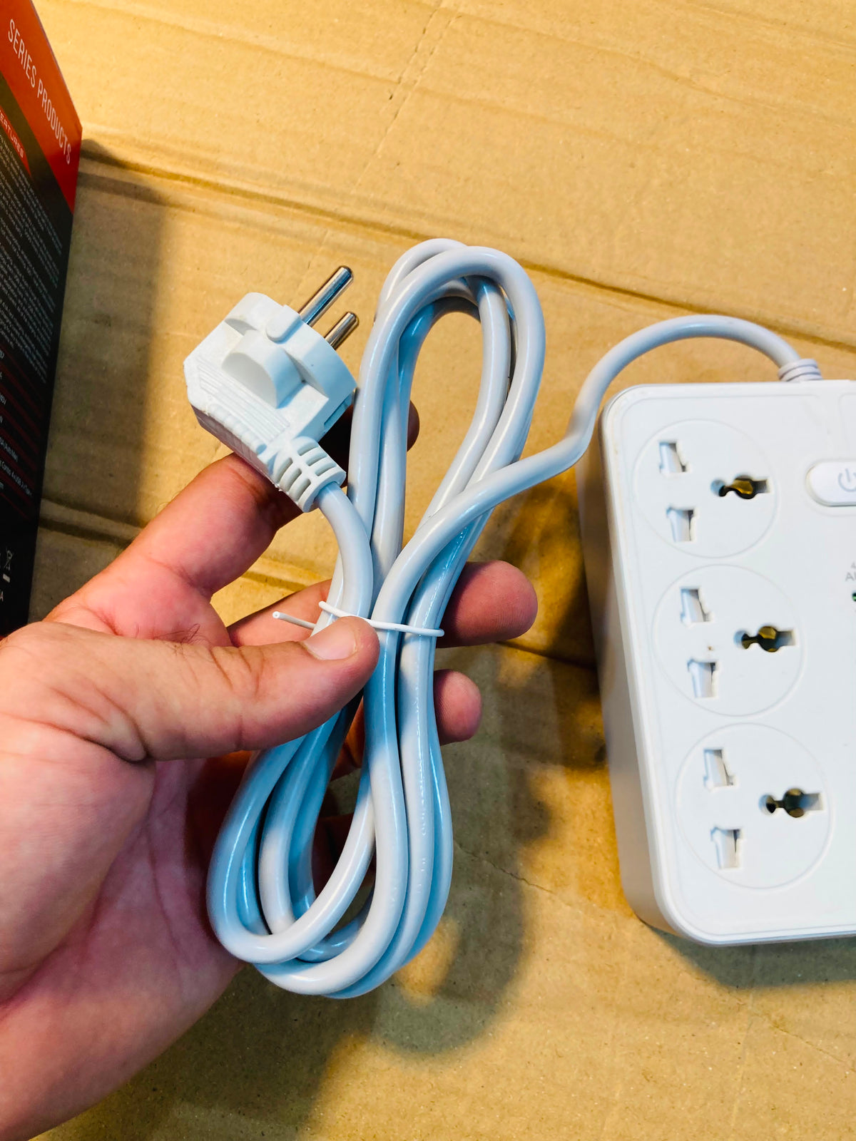 Z67 6-Outlet Safety Power Extension Board with Built-In USB Charger
